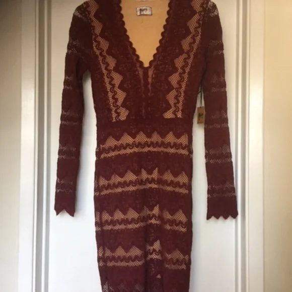 NWT NIGHTCAP SIERRA LACE V NECK Long Sleeve Dress Garnet Sz 1 - Picture 4 of 12